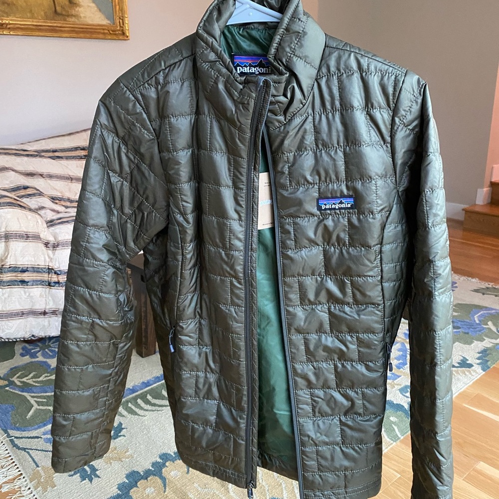 NWT Patagonia Women’s nano puff jacket pine needle size small